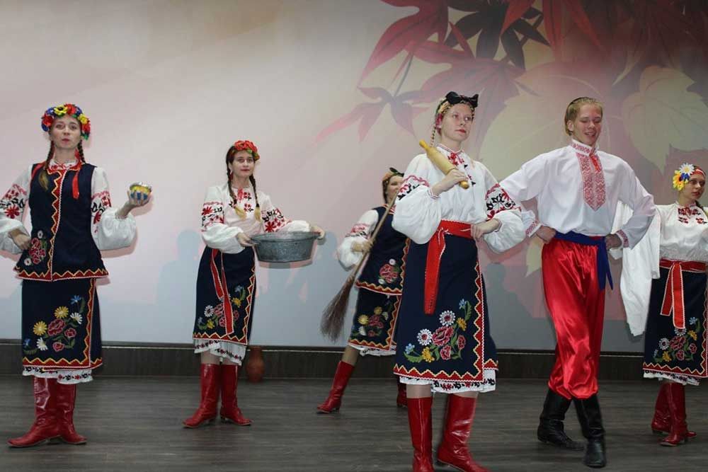 Праздничная программа &laquo;Главное &mdash; душою не стареть!&raquo;